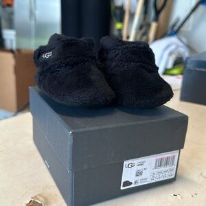 UGG BiXBEE crib shoes soft bottoms black size 02-03 small 6-12 months